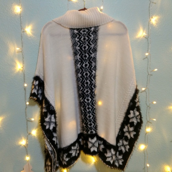 Black Rivet Poncho - Picture 4 of 4